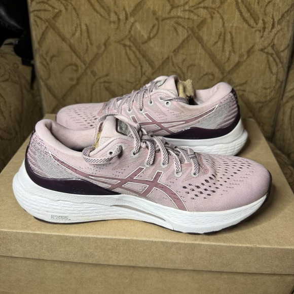 Asics Gel-Kayano 28 Women's Size 7 Running Shoes Barely Rose - Picture 2 of 8